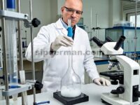 Perancangan Rasional Nanokomposit Graphene Oksida/TiO2 / Emas Nanorod untuk Degradasi Lengkap Mikroplastik Polistirena dalam Air Limbah